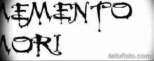 Фото тату: абстрактная надпись 'Memento Mori', выполненная в черном цвете с использованием брызг и капель краски.