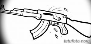 Фото минималистичного эскиза татуировки винтовки, выполненного черными линиями. Простой и лаконичный дизайн, идеально подходящий для первого тату.