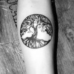 Фото рисунка тату дерево дуб 20.10.2018 №122 - tattoo tree oak drawing - tatufoto.com