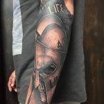 Фото рисунка тату шлем спартанца 09.10.2018 №070 - spartan helmet tattoo - tatufoto.com