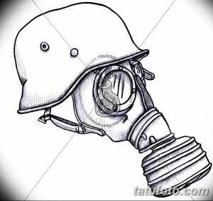 Черно-белое фото эскиза татуировки с изображением немецкого шлема и газовой маски. Рисунок выполнен в реалистичном стиле с использованием штриховки.