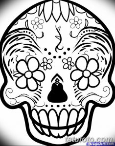 Эскиз татуировки в стиле sugar skull с изображением черепа, украшенного цветами, узорами и точками, выполненный в черно-белых тонах.