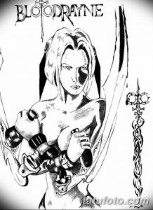 Черно-белый эскиз татуировки с изображением героини BloodRayne, держащей меч. Детализированный рисунок передает ее силу и загадочность.