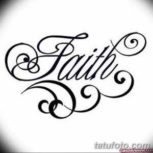 Черно-белый эскиз татуировки с надписью 'Faith' в каллиграфическом стиле, украшенной завитушками.