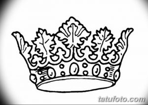 Черно-белый эскиз татуировки короны с детальной проработкой узоров и листьев. Идеально подойдет для тех, кто ценит королевский стиль.