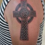 тату православный крест на плече 3