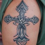 тату православный крест на плече 4