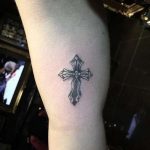 opera14.10.2015 , 12:11:53#tattoocross  Ôîòî è âèäåî íà Instagram  Opera