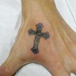 тату православный крест на руке 4