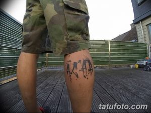 Фото тату надписи ACAB на икре. Черно-белый рисунок татуировки, выполненный в стиле граффити. Пример тату для тех, кто хочет выразить свою позицию.