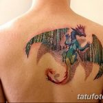 Фото тату дракона на спине, выполненного в технике pointillism. Рисунок татуировки состоит из множества точек, создающих эффект объема и текстуры.