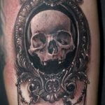 Фото рисунка тату череп в зеркале 25.11.2018 №002 - tattoo skull in mirror - tatufoto.com