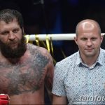 Фото тату на теле бойца: детализированные рисунки, символизирующие силу, мужество и воинский дух, запечатленные в ожидании боя.