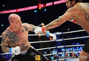 Фото тату на руках бойцов MMA: орнамент, темные тона, реалистичный рисунок татуировки, динамичная сцена боя.