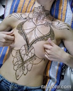 фото рисунка Мехенди на женской груди 30.11.2018 №004 - Mehendi breast - tatufoto.com