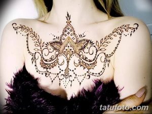 фото рисунка Мехенди на женской груди 30.11.2018 №011 - Mehendi breast - tatufoto.com