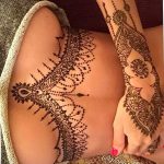 фото рисунка Мехенди на женской груди 30.11.2018 №022 - Mehendi breast - tatufoto.com