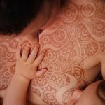 фото рисунка Мехенди на женской груди 30.11.2018 №053 - Mehendi breast - tatufoto.com