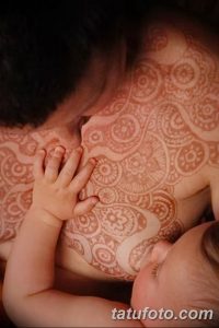 фото рисунка Мехенди на женской груди 30.11.2018 №053 - Mehendi breast - tatufoto.com