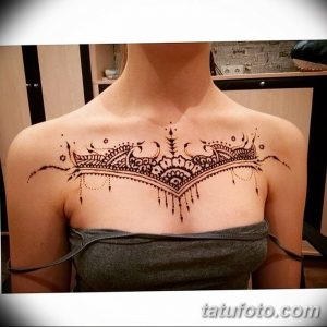 фото рисунка Мехенди на женской груди 30.11.2018 №055 - Mehendi breast - tatufoto.com