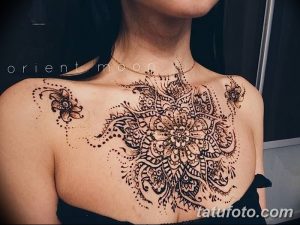 фото рисунка Мехенди на женской груди 30.11.2018 №057 - Mehendi breast - tatufoto.com