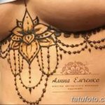 фото рисунка Мехенди на женской груди 30.11.2018 №095 - Mehendi breast - tatufoto.com