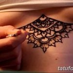 фото рисунка Мехенди на женской груди 30.11.2018 №157 - Mehendi breast - tatufoto.com