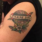 фото рисунка тату надписи Carpe diem 16.11.2018 №210 - tattoo carpe diem - tatufoto.com