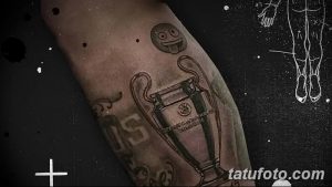 Фото тату с изображением Кубка Лиги Чемпионов на руке. Подходит для поиска татуировок на тему футбола.