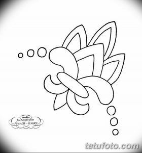 Фотография простого эскиза татуировки Fleur-de-lis, выполненного тонкими линиями. Идеально для начинающих мастеров и любителей минимализма.