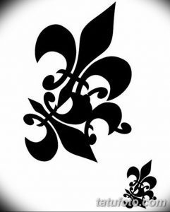 Фотография эскиза татуировки Fleur-de-lis, представленного в двух размерах. Идеально для выбора оптимального масштаба рисунка.