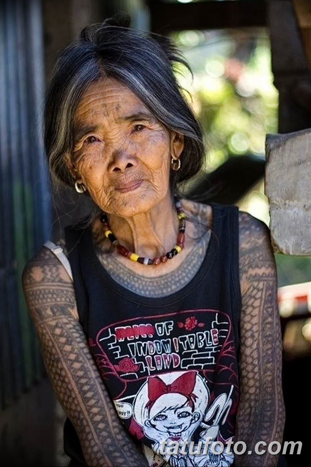 Филиппинская татуировщица 102 года