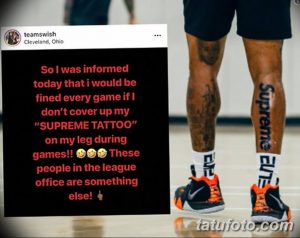 Фотография ноги баскетболиста с татуировкой "Supreme". Татуировка нанесена вдоль голени и вызывает споры в спортивной лиге.