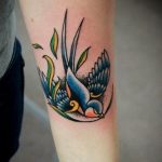 фото тату ласточка для девушки 24.12.2018 №173 - tattoo swallow for a girl - tatufoto.com