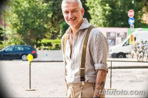 Фото тату: татуировка на предплечье мужчины, изображающая стилизованный рисунок в черно-серых тонах. Видны детализированные элементы и плавные переходы.