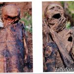 Фотография мумифицированного тела, покрытого сложными татуировками в традиционном стиле. Изображение демонстрирует древние техники нанесения рисунков на кожу.