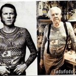 Коллаж из двух фотографий мужчины, демонстрирующий его полностью татуированное тело в молодости и старости.