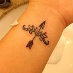 фото тату лук и стрелы 21.01.2019 №159 - photo tattoo bow and arrow - tatufoto.com