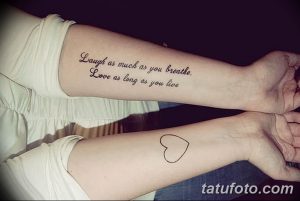 Фото татуировки с надписью 'Laugh as much as you breathe. Love as long as you live' и маленьким сердечком на руке.