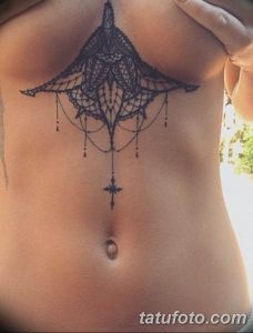 фото тату под женской грудью 26.01.2019 №002 - tattoo under the breasts - tatufoto.com