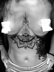 фото тату под женской грудью 26.01.2019 №004 - tattoo under the breasts - tatufoto.com