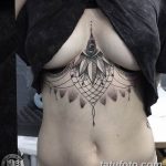 фото тату под женской грудью 26.01.2019 №009 - tattoo under the breasts - tatufoto.com