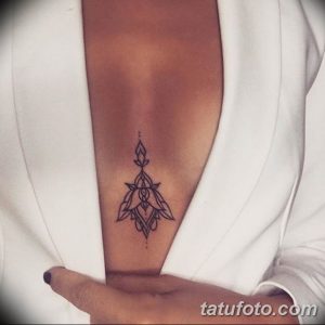 фото тату под женской грудью 26.01.2019 №010 - tattoo under the breasts - tatufoto.com
