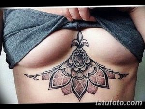 фото тату под женской грудью 26.01.2019 №012 - tattoo under the breasts - tatufoto.com