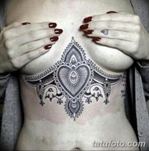 фото тату под женской грудью 26.01.2019 №014 - tattoo under the breasts - tatufoto.com