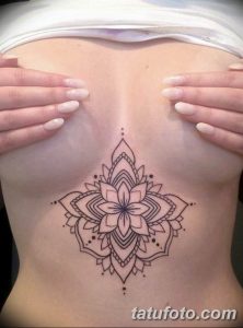 фото тату под женской грудью 26.01.2019 №067 - tattoo under the breasts - tatufoto.com