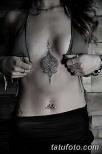 фото тату под женской грудью 26.01.2019 №079 - tattoo under the breasts - tatufoto.com