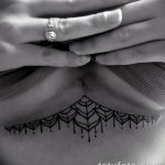 фото тату под женской грудью 26.01.2019 №089 - tattoo under the breasts - tatufoto.com