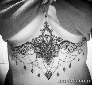 фото тату под женской грудью 26.01.2019 №113 - tattoo under the breasts - tatufoto.com