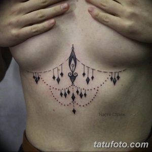 фото тату под женской грудью 26.01.2019 №146 - tattoo under the breasts - tatufoto.com